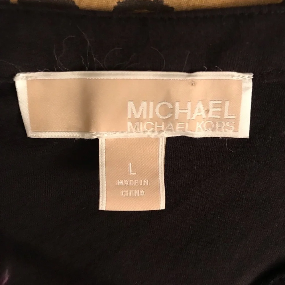 𝅺Micheal Kors black sleeveless V-neck top gold hardware size XL with stretch